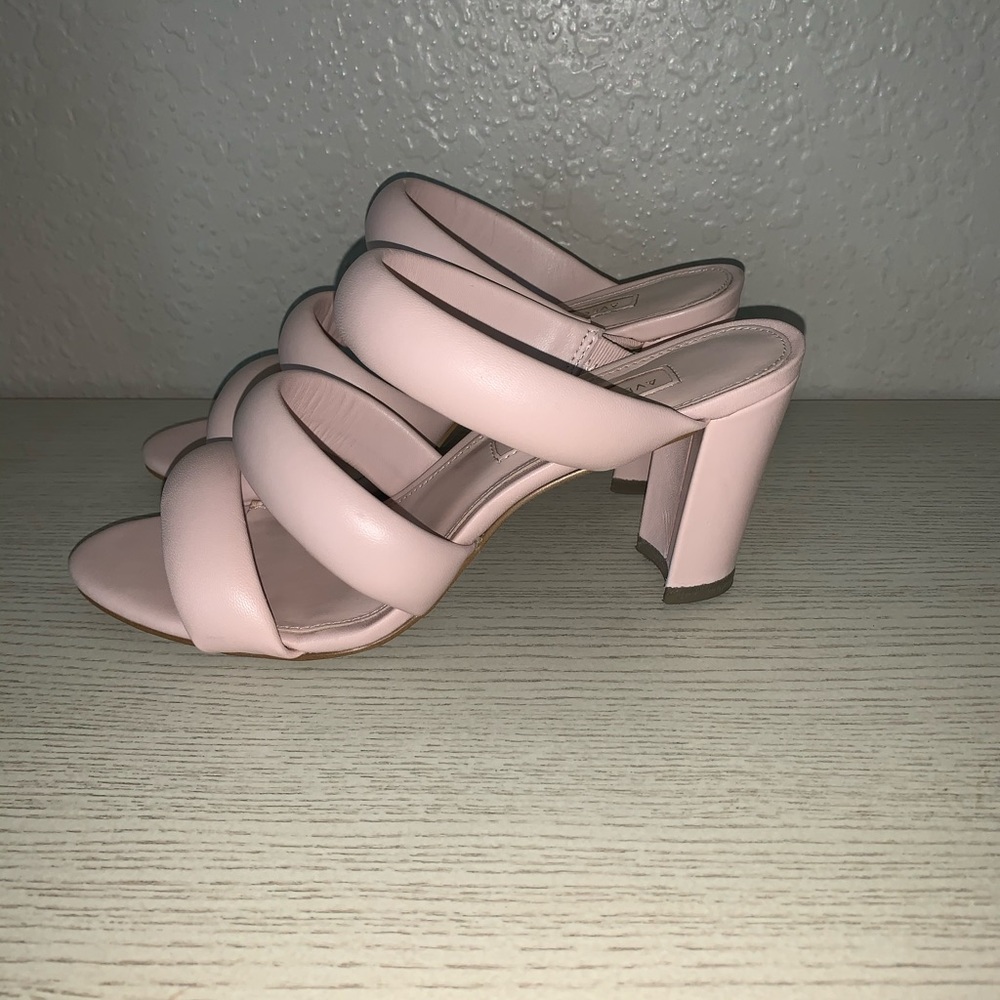 Avec les filles heels in pink